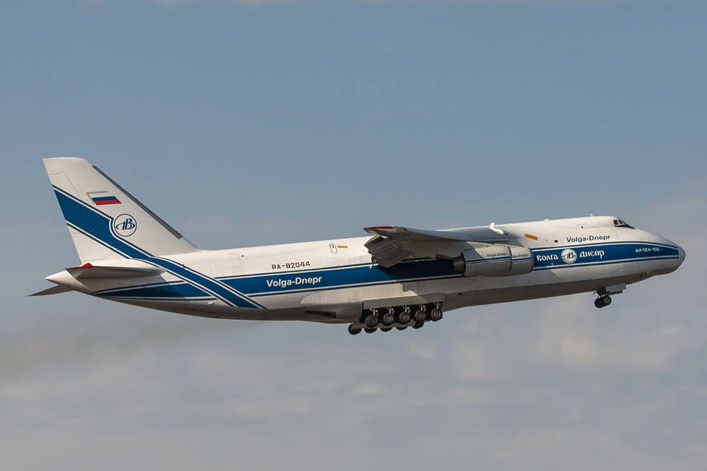 an 124 1000x667
