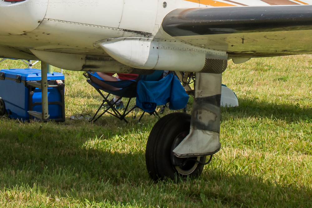 Here you can better see the shape of the main gear doors, standard from the Cessna 310L on. Compare it to the doors of the 310K above! Image