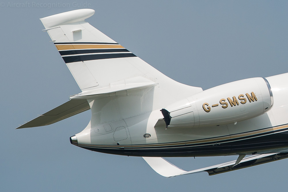 The tail of the Falcon 2000 with its typical tail cone and horizontal stabilisers with anhedral (pointing down). Image