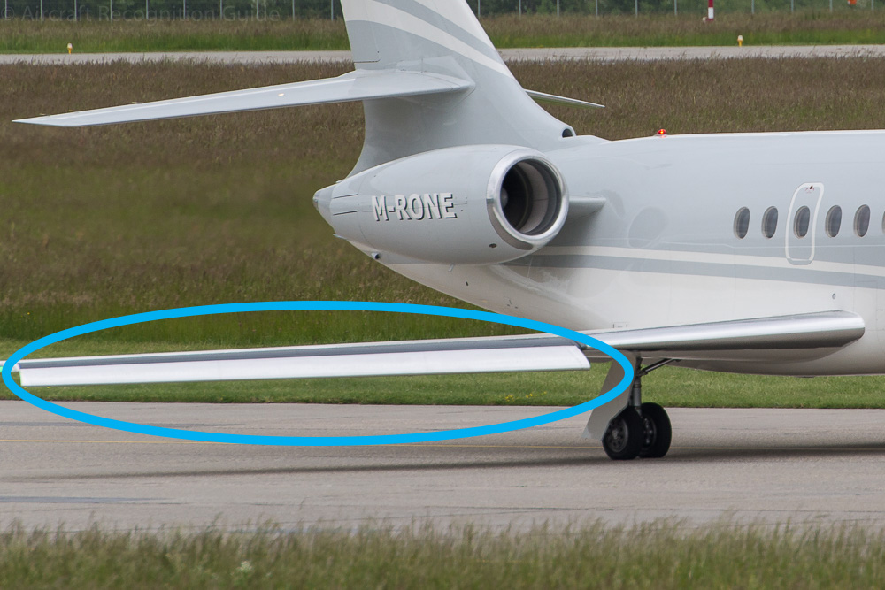 The wings of the Falcon 2000EX/LX have slats along the outer two thirds of the wing leading edges. Image