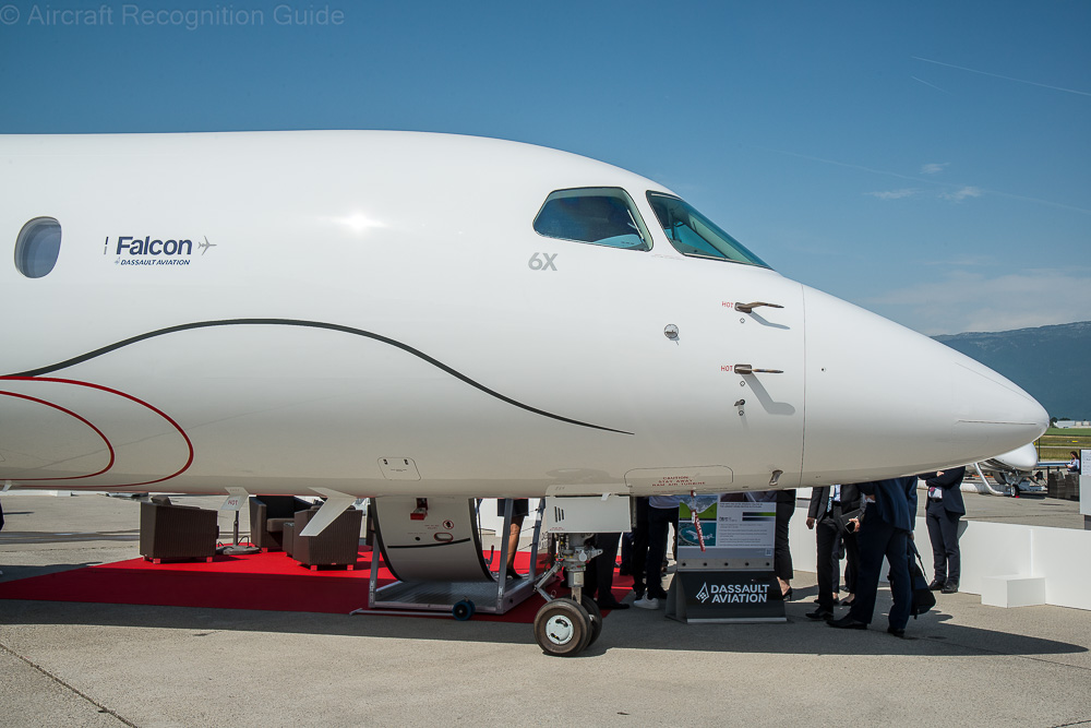 The cockpit windows of the Falcon 6X (and 5X) have a typical taper towards the sides. Image
