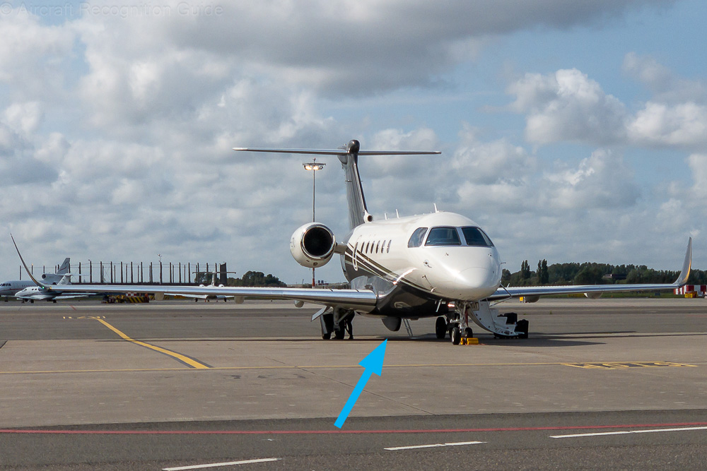The Praetor 600 is the only version with a sort of fin under the fuselage-wing fairing, marked by the arrow. Image