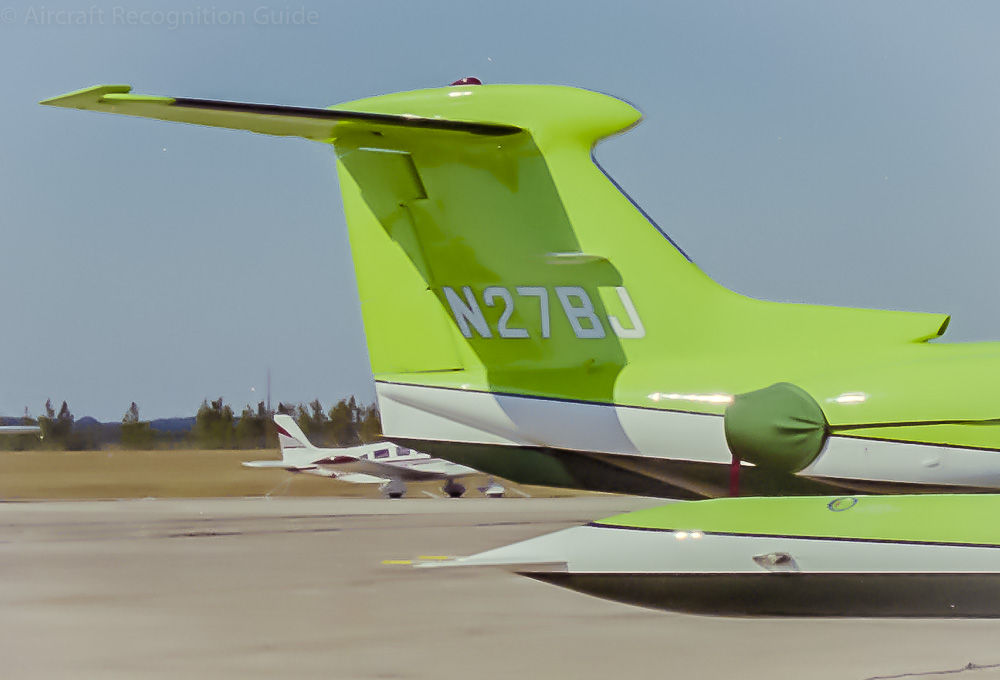 The Learjet 23 and first versions of the Learjet 24 have a small bullet fairing on top of the vertical stabiliser and an air intake at the root of the dorsal fin. Image