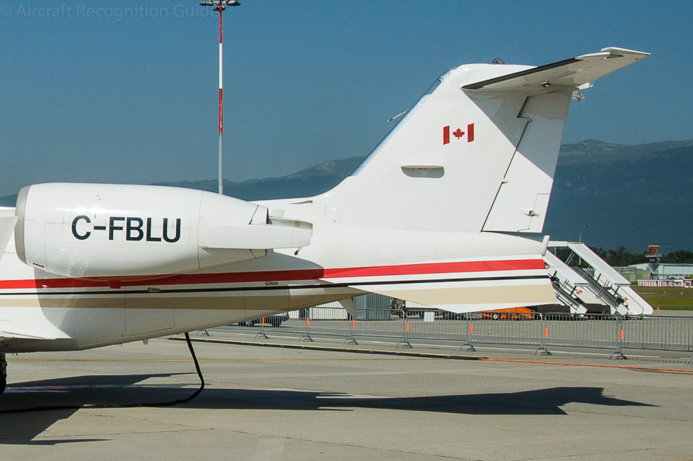 An easier recognition point of the Learjet 60 are the fairings for the thrust reversers extending from the rear of the engine nacelles. Image