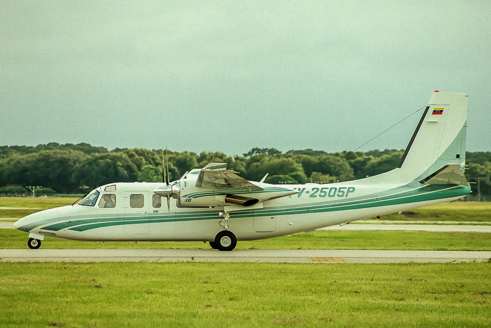 Here is a later production version of the Commander JetProp 840, with again a dorsal fin, although different from previous models. Image